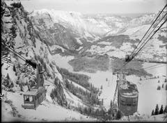 Ein nostalgisches Bild der Luftseilbahnen Gerschnialp-Trübsee. Auf der linken Seite fahren heute die Gondeln. (Bild: PD)