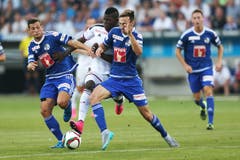 Luzerns Remo Freuler (links) und Jérôme Thiesson gegen Basels Breel Embolo. (Bild: Philipp Schmidli)