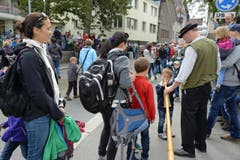 Auch für Unterhaltung wurde gesorgt: Probeblasen bei den Alphornbläsern Peter und Sepp. (Bild: Robert Hess (Neue OZ))