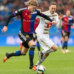 Basels Bjarnason trifft zum 1:0. (Bild: Keystone / Georgios Kefalas))