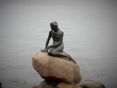 Was wäre Copenhagen ohne diese kleine Meerjungfrau, ein magisch, anziehendes Wahrzeichen ? (Bild: Margrith Imhof-Röthlin)