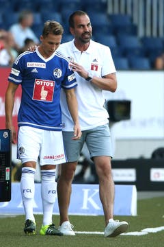 Luzerns Nicolas Haas (L) und Trainer Markus Babbel. (Bild: Philipp Schmidli)