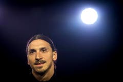 ... und Schweden muss auf Zlatan Ibrahimovic verzichten. Zudem fehlen bei Deutschland sämtliche Stammkräfte aus dem Weltmeisterteam von 2014 und bei Portugal die Europameister um Superstar Cristiano Ronaldo. (Bild: EPA / Jeremy Lempin)
