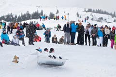 Bathub race in Switzerland (Bild: Keystone / Urs Flüeler)