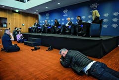 Mark Henley, Gewinner Kategorie Aktualität: In mehreren Runden verhandeln die USA, China, Russland, die EU, Frankreich, Grossbritannien und Deutschland mit dem Iran uber dessen Atomprogramm. Tagelang gibt es bei den Gesprächen in Genf kaum Fortschritte. (Bild: Swiss Press Photo / Mark Henley)