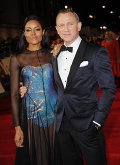 James-Bond-Darsteller Daniel Craig mit Bond-Girl Naomie Harris. (Bild: Keystone)