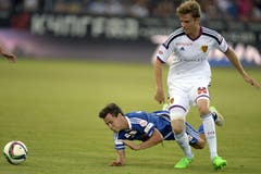 Der Luzerner Clemens Fandrich (links) gegen den Basler Daniel Hoegh. (Bild: Keystone / Walter Bieri)