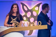 Fernsehmoderatorin Sandra Studer freute sich über den Prix Walo aus der Kategorie «Bühnenproduktion» für «Wanderful». (Bild: KEYSTONE/Ennio Leanza)
