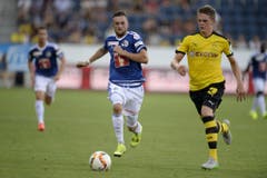 Laufduell zwischen Luzerns Jakob Jantscher (links) und Dortmunds Matthias Ginter. (Bild: Keystone / Urs Flüeler)