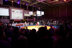 Mal tobte die eine Seite der Halle, mal die andere. (Bild: NeueLZ / Manuela Jans- Koch)
