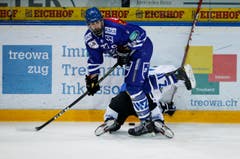 Der Zuger Kevin Rickli stolpert über den Luzerner Philippe Baeriswyl. (Bild: Stefan Kaiser)
