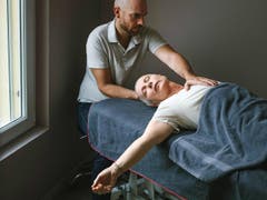 SWISS PRESS PHOTO 18 - 1. PREIS PORTRAIT: GUILLAUME PERRET - Die 67-jährige Neuenburgerin Daniela Mossenta kämpft gegen Brustkrebs. (Bild: (SWISS PRESS PHOTO/Guillaume Perret fuer Lundi 13/HNE Magazine))