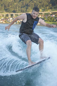 Zu Gast war auch eine der weltweit talentiertesten Wakesurf Freestylerin ihrer Klasse (Bild: André A. Niederberger / Neue NZ)