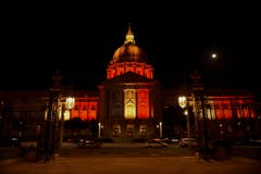 … das Stadthaus in San Francisco, … (Bild: EPA / JOHN G. MABANGLO)