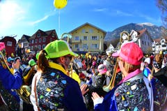 Kinderfasnacht mit Umzug am Güdismäntig in Alpnach. Im Bild die Seegusler. (Bild: Markus von Rotz / NZ (27. 02. 2017))