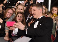 Bayern-Star und Nationalmannschaftsspieler Bastian Schweinsteiger stand bei den Fans ebenfalls hoch im Kurs. (Bild: Keystone)