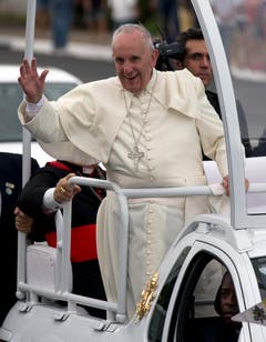 Papst Franziskus wird in Kuba herzlich begrüsst. (Bild: Keystone)