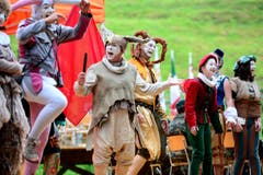 Eine Theatereinlage während den Feierlichkeiten zum Volksfest 700 Jahre Schlacht am Morgarten. (Bild: Keystone/Urs Flüeler)