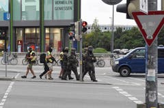 Unterdessen gab es auch in der Münchner Innenstadt einen Grosseinsatz der Polizei. Dieser stellte sich allerdings als Fehlalarm heraus. (Bild: Keystone/Felix Hörhager)