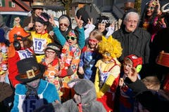 Die Schwestern des Klosters mischten sich unters Fasnachtsvolk. (Bild: Romano Cuonz)