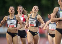 Selina Büchel (Mitte) wird über 800 Meter Dritte. (Bild: Keystone / Urs Flüeler)