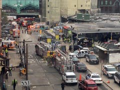 Die örtliche Nahverkehrsgesellschaft sprach von einem «schweren Unfall». (Bild: AP Photo/Joe Epstein)