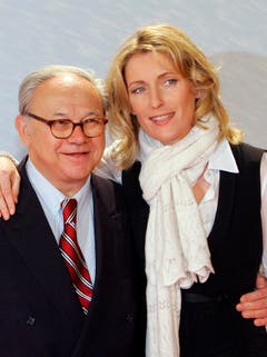 Die Schauspielerin Maria Furtwängler und ihr Mann, der Verleger Hubert Burda, posieren am 21. Februar 2007 in Berlin vor einer Film-Premiere. Am 9. Februar 2010 wurde Hubert Burda 70 Jahre alt. (Bild: Keystone)