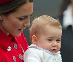 Für den kleinen Prinzen George ist es die erste grosse Reise. (Bild: Keystone)