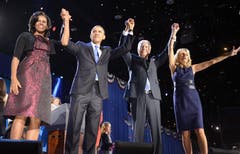 Jubel bei Michelle und Barack Obama sowie Vize Joe Biden mit Gattin Jill. (Bild: Keystone)