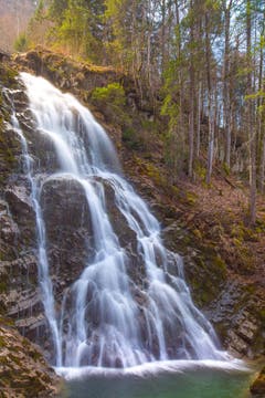 Schneeschmelze. Tosender Wasserfall. (Bild: Priska Ziswiler-Heller)