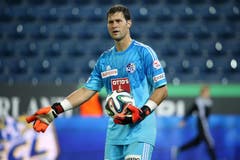 David Zibung, Note 3,5 Es gab Spiele, in denen er haltbare Gegentore zuliess. Die neuen Abwehrleute machten es ihm nicht leicht. Gegen Ende der Vorrunde wurde er sicherer. 16 Spiele, 1440 Minuten, 0 Tore/0 Assists, 50 Schüsse gehalten, 1 gelbe Karte. (Bild: Philipp Schmidli)
