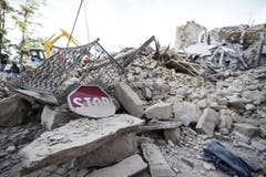 Ein Bild der starken Zerstörung in Amatrice. (Bild: EPA / Massimo Percossi)