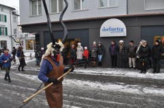 Am SchmuDo gehören die Einsiedler Strassen den Fasnächtlern. (Bild: René Hensler, maeuderball.ch)