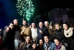 Feierlaune in Veyvey am Silvesterabend (Bild: Keystone)