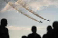 Die Patrouille Suisse der Schweizer Armee trainiert am Eidgenössischen Schwing- und Älplerfest. (Bild: Keystone)