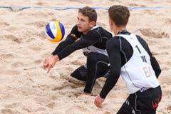 Das Team der Männer um Florian Breer (rechts) und Yves Haussener konnte Peru mit einem 2:0 (21-8, 21-12) besiegen. (Bild: FIVB)