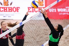 Vera Bachmann (20) aus Sempach in Aktion gegen die Mexikanerin Valdez Lizarraga. (Bild: FIVB)