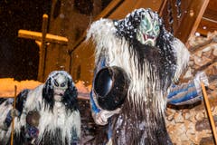 GESELLSCHAFT, KULTUR, BRAUCHTUM, FASNACHT, FASCHING, MASKE, MASKEN, HOLZMASKEN, HOLZMASKE, WALLIS, LOETSCHENTAL, KARNEVAL, TSCHAEGGAETTAE, VERKLEIDUNG (Bild: Keystone / Dominic Steinmann)