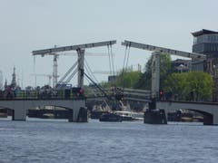 Zugbrücke in Amsterdam (Bild: Hans Scheidegger)