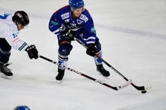 Zugs Jan Felder (links) gegen den Luzerner Thomas Bracher. (Bild: Stefan Kaiser)
