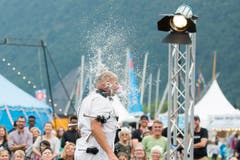 Der Strassenkünstler Teorge Michael aus Belgien. (Bild: Urs Flüeler/Keystone)