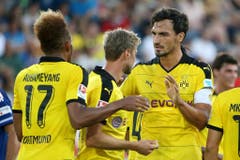Borussia Dortmunds Mats Hummels (rechts) und Pierre Emerick Aubameyang bejubeln das 4:0. (Bild: Philipp Schmidli)
