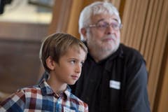 Casting zum Winnetour Freilichtspiel im Restaurant Wasserfall in Engelberg. Auf dem Bild zu sehen sind Matthäus Zurbuchen (Leiter Casting, Produktionsassistent) und Nils Frank. (Bild: Pius Amrein (LZ))