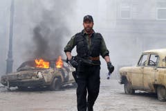 US-Schauspieler Chuck Norris wird am 10. März 75 Jahre alt. In «The Expendables 2» hatte er 2012 seinen letzten Actionfilauftritt. Wir haben zu Ehren seines Geburtstages die besten Chuck Norris Witze ausgesucht. (Bild: AP/Frank Masi)