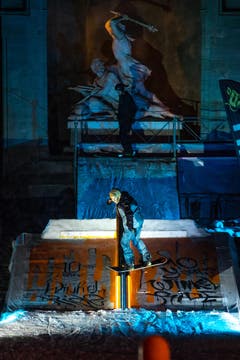 Winkelride Freestyle Event vor dem Winkelried Denkmal auf dem Dorfplatz Stans am Freitag, 18. November 2016. (Bild: Philipp Schmidli)