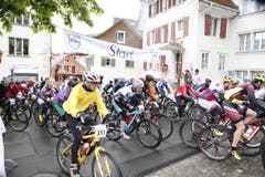 Der Start des Mountainbike-Rennens am Zugerberg. (Bild: Patrick Hürlimann (Neue Zuger Zeitung))