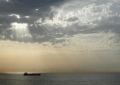 Morgenstimmung während der Hafeneinfahrt in Barcelona (Bild: Karin Buholzer)