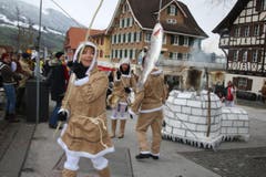 Ein Iglu an der Kinderfasnacht. (Bild: Marion Wannemacher)