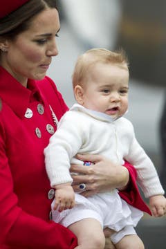Gut gelaunt dabei: Baby George. (Bild: Keystone)