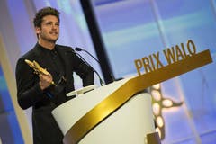 Andere können dagegen den Prix Walo in Form eines tanzenden Sterns neben ihre SMA-Pflastersteine stellen: Sowohl Bastian Baker (Sparte Pop/Rock)... (Bild: Keystone)